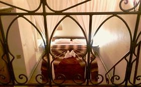 Au Riad Laylati